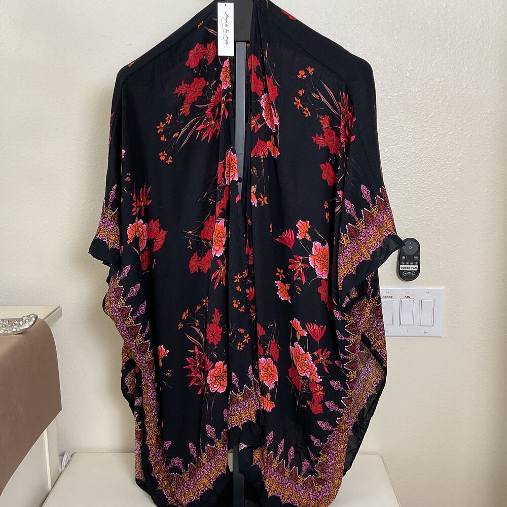 NWT Anna & Ava One Size Floral Black Red Lightweight Classic Cover Up